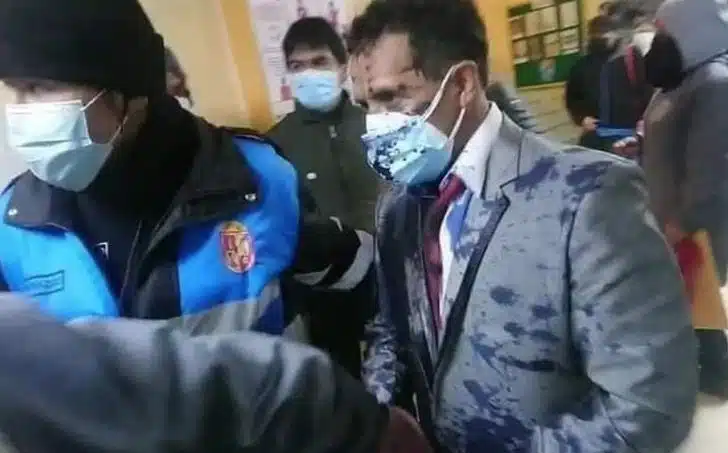 "Cuide de mim": Filhas interrompem o casamento do pai para pedir a pensão alimentícia revistapazes.com - "Cuide de mim": Filhas interrompem o casamento do pai para pedir a pensão alimentícia