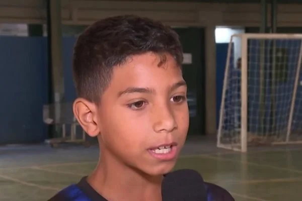 revistapazes.com - Garoto encontra onça no banheiro da escola, em Minas Gerais: "Tremi igual uma vara verde'