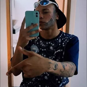 revistapazes.com - Jovem que tatuou à força nome no rosto da ex descumpriu duas medidas protetivas
