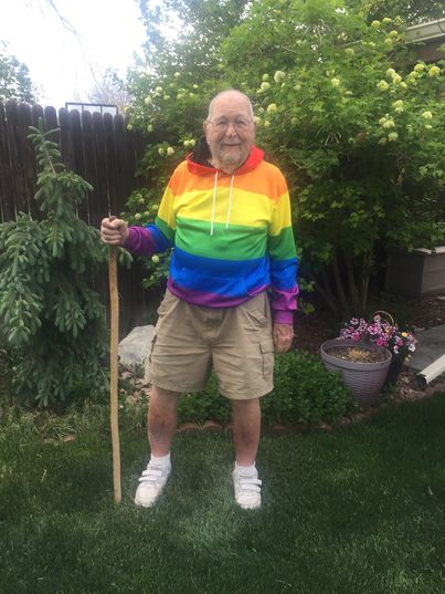 revistapazes.com - "Estive no armário toda a minha vida e lamento isso", diz idoso que se assumiu gay aos 90 anos