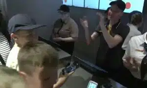 Lojas do McDonald's reabrem com novo nome na Rússia revistapazes.com - Lojas do McDonald's reabrem com novo nome na Rússia