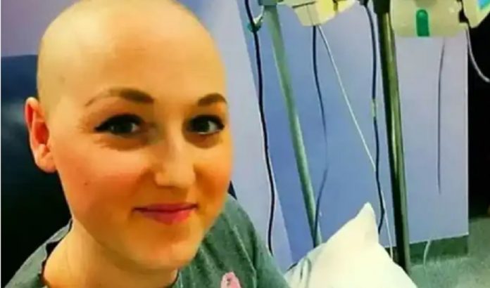 Após retirar as mamas e passar por químio, mulher descobre que não tinha câncer
