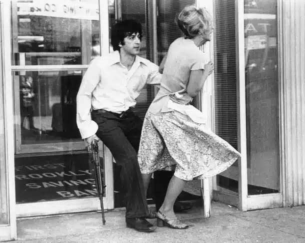 revistapazes.com - Em 1972, homem ganhou fama de anti-her&oacute;i ao roubar um banco para pagar cirurgia da esposa