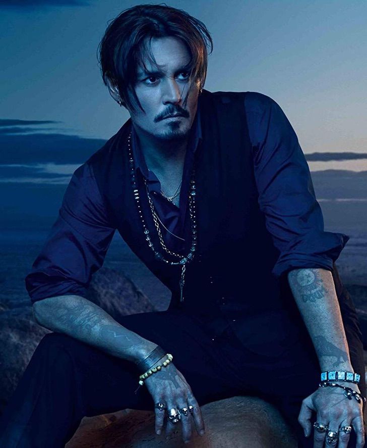 revistapazes.com - Perfume de Johnny Depp se torna o mais vendido do mundo, com um frasco comercializado a cada 3 minutos