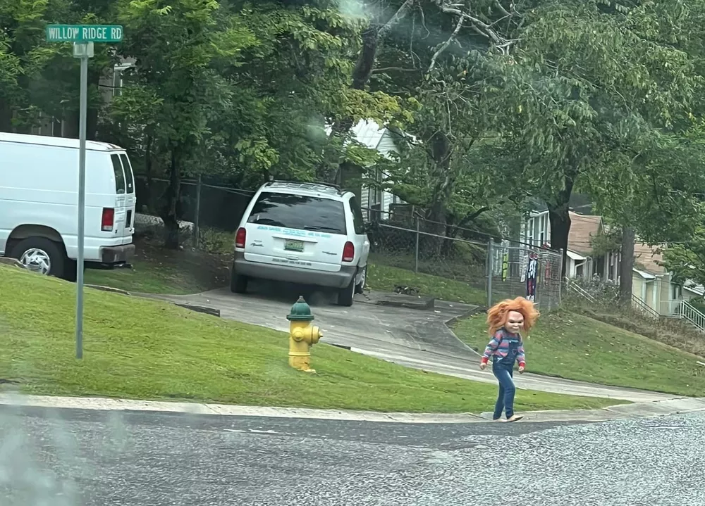 revistapazes.com - Garotinho de 5 anos se veste de Chucky e assusta vizinhos nos Estados Unidos