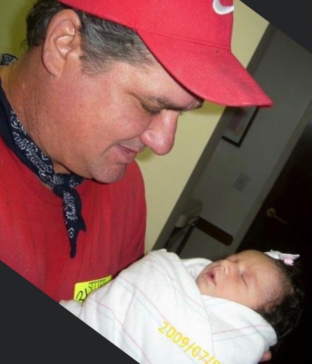 revistapazes.com - Grávida vê pai falecido beijando seu bebê no ultrassom e imagem viraliza