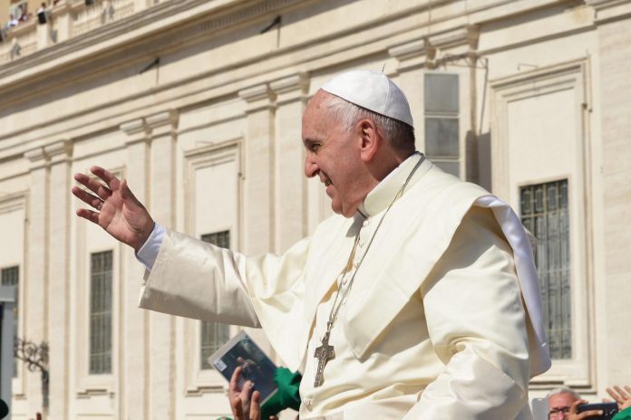 “Padre, diga algo ao meu filho, ele não quer casar”: o conselho do Papa surpreendeu