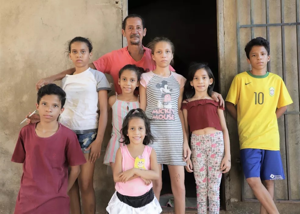 revistapazes.com - Após divórcio, vigia cuida de 7 filhos sozinho em Araguaína (TO): ‘São minha vida, a minha paixão’