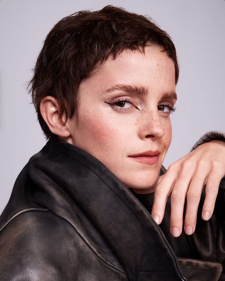 revistapazes.com - Emma Watson muda totalmente o visual e se torna garota-propaganda da Prada