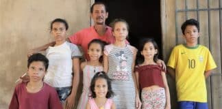 Após divórcio, vigia cuida de 7 filhos sozinho em Araguaína (TO): ‘São minha vida, a minha paixão’