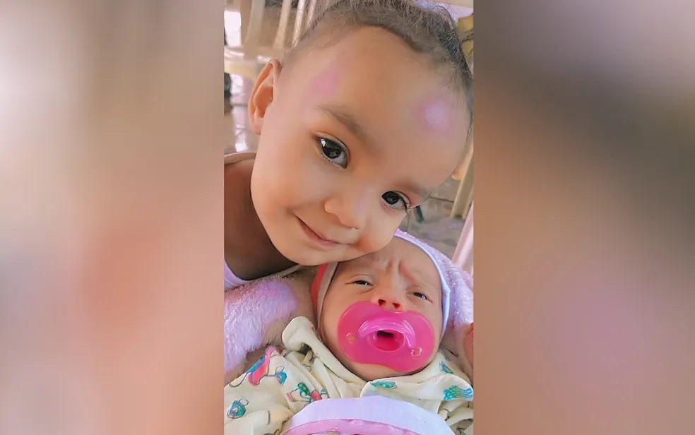 revistapazes.com - Menina de 2 anos que morreu em incêndio em Goiás tentou proteger irmã de 4 meses