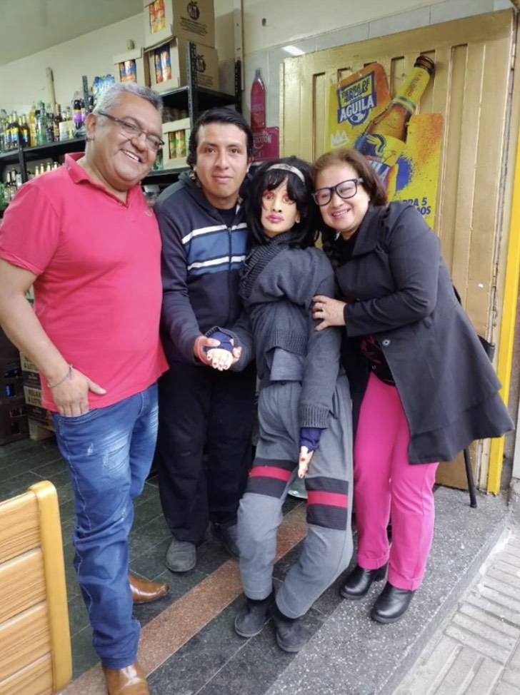 revistapazes.com - "Queria ter uma família completa", diz homem que fez esposa e filhos usando panos e trapos