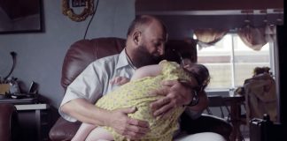 Homem acolhe crianças com doenças terminais rejeitadas e cuida delas até o fim de suas vidas
