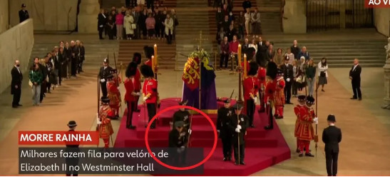 revistapazes.com - #video Integrante da guarda real que guardava caixão de Elizabeth desmaia durante cerimônia