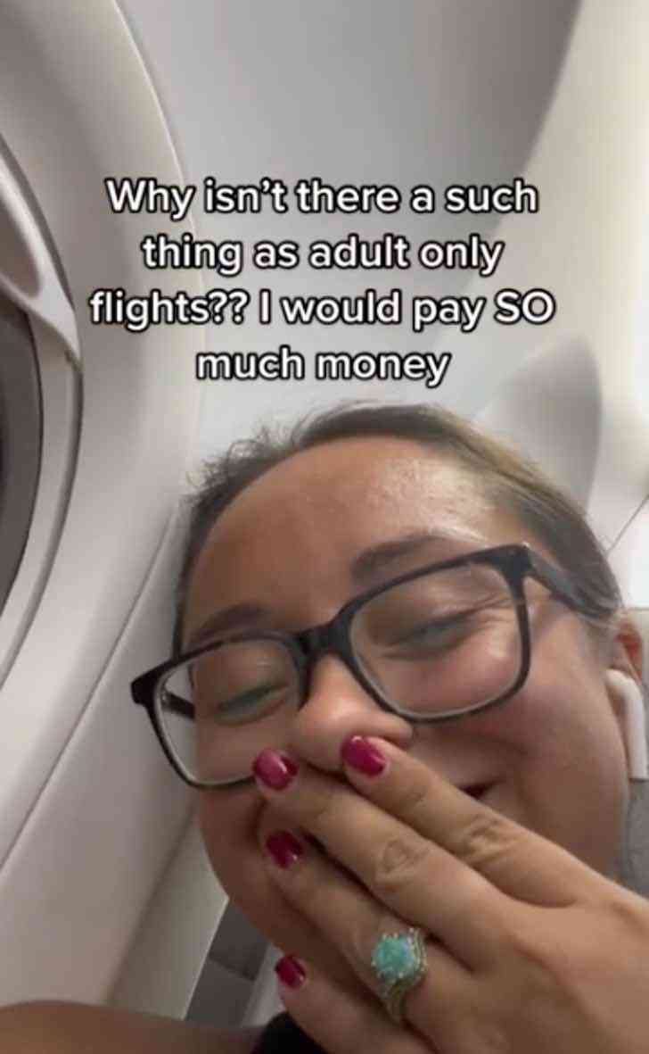 revistapazes.com - Mulher pede voos só para adultos após ouvir criança chorar por 3 horas: "Eu pagaria muito dinheiro"