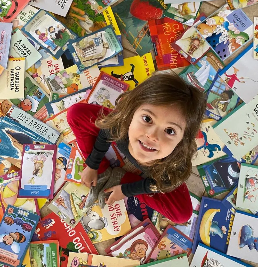 revistapazes.com - Conheça a menininha de BH que já leu mais de 100 livros e integra um clube de superdotados