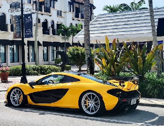 revistapazes.com - McLaren de luxo avaliada em R$ 5 milhões é levada por Furacão Ian nos EUA