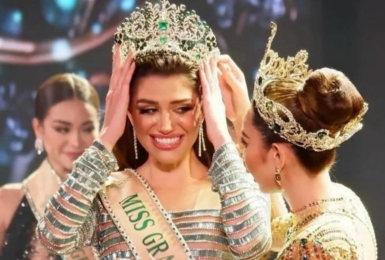 revistapazes.com - Filha e neta de misses: jovem é a primeira brasileira coroada no Miss Grand International