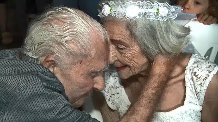revistapazes.com - Idosos apaixonados se casam pouco depois de completarem 90 anos: 'Nos amamos como se f&ocirc;ssemos jovens'