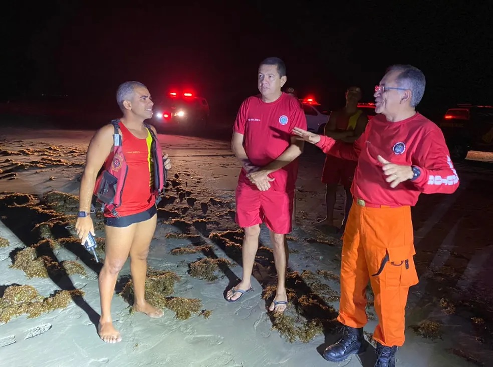 revistapazes.com - Bombeiro que sumiu no mar ao resgatar turista francês sobrevive após nadar 5 km até a praia