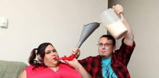 Conheça Mônica Riley: cuja fantasia íntima era chegar ao peso de 455 quilos