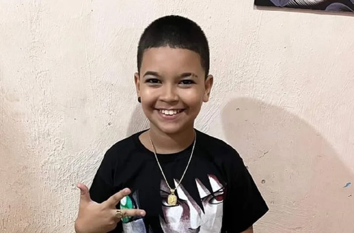 revistapazes.com - 'Você estava vivo às 23h59; à 0h05, morto por uma bala perdida', lamenta primo do garoto falecido no RJ