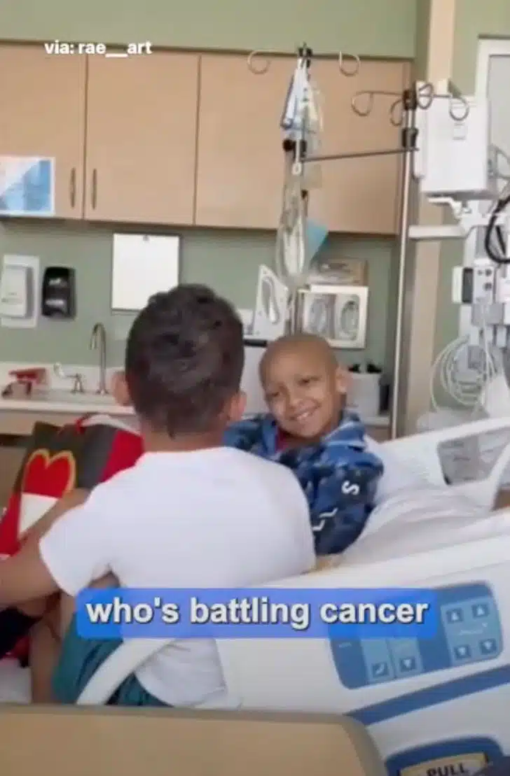 "Você me salvou, você é um super-herói": criança com câncer agradece irmão por doar medula óssea revistapazes.com - "Você me salvou, você é um super-herói": criança com câncer agradece irmão por doar medula óssea