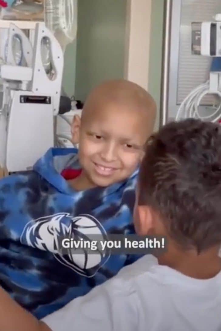 revistapazes.com - "Você me salvou, você é um super-herói": criança com câncer agradece irmão por doar medula óssea