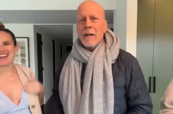 Demi Moore divulga vídeo de Bruce Willis comemorando aniversário de 68 anos ao lado da família
