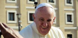 Papa Francisco é internado em hospital por infecção respiratória