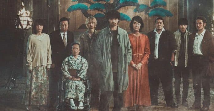 Suspense japonês acaba de chegar na Netflix e já é um dos melhores filmes de 2023