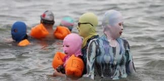 Tendência bizarra? Por que banhistas chineses estão usando máscaras faciais para ir à praia