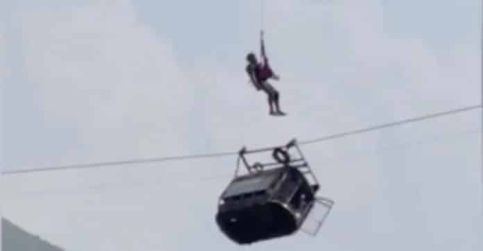 [VIDEO] Crianças ficam presas a 275 m de altura após cabo de teleférico se romper no Paquistão