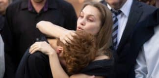 A Menina que Matou os Pais: Quem está no elenco da 3ª parte? Novas imagens do set são divulgadas