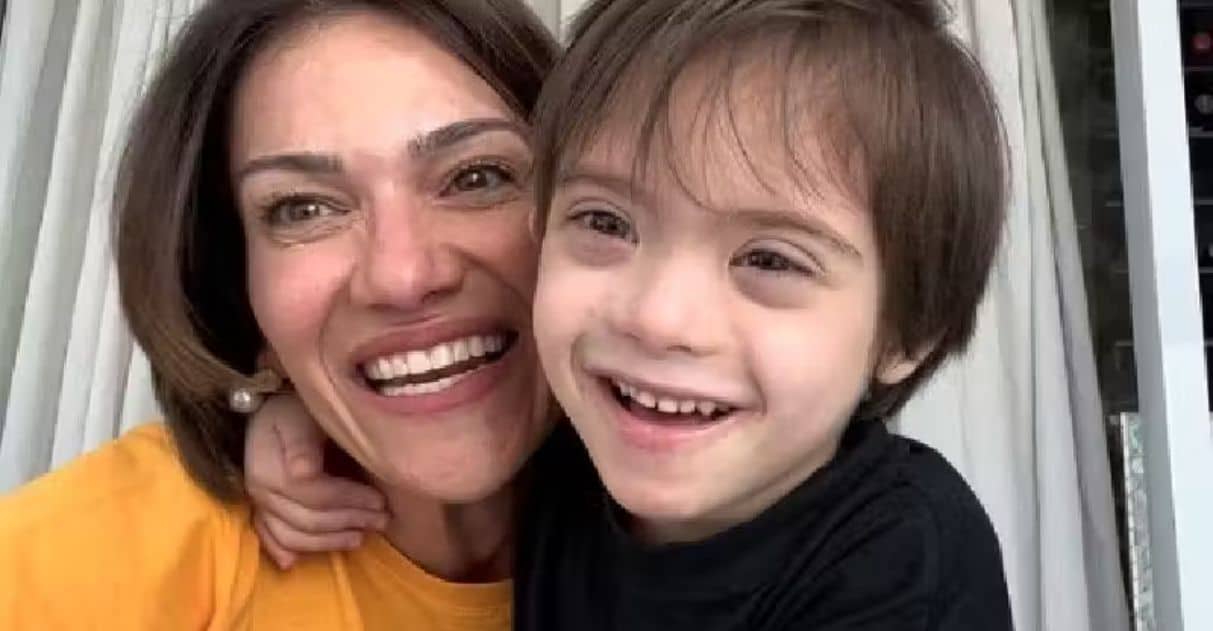 revistapazes.com - Menino com síndrome de Down conta sua história de vida com a mãe e emociona internautas
