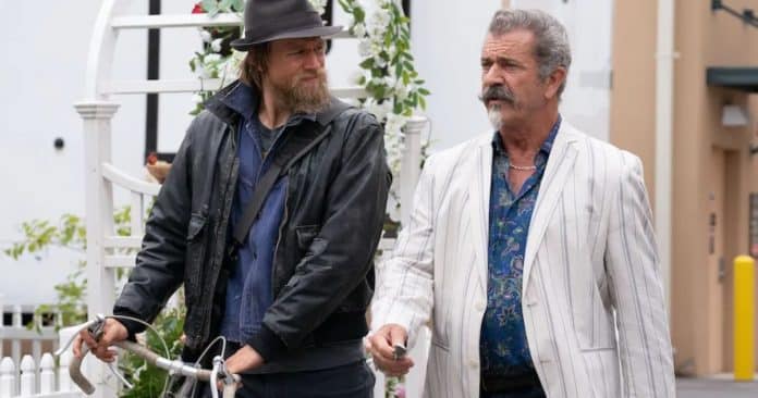 Mel Gibson rouba a cena em filmaço que vai te deixar ligado na TV por 100 minutos