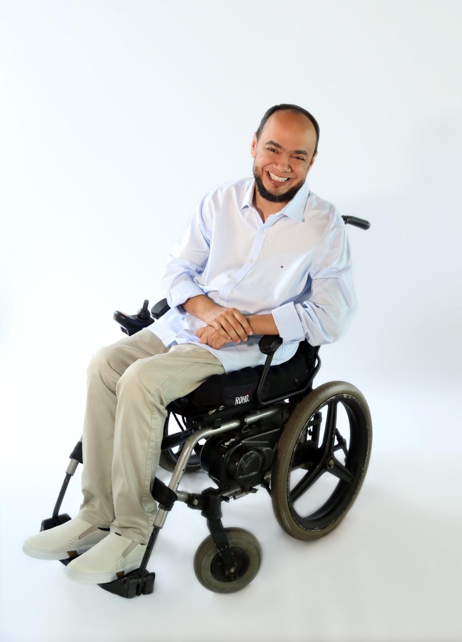 revistapazes.com - Após acidente de carro, ele se tornou primeiro tetraplégico formado em Medicina no Brasil