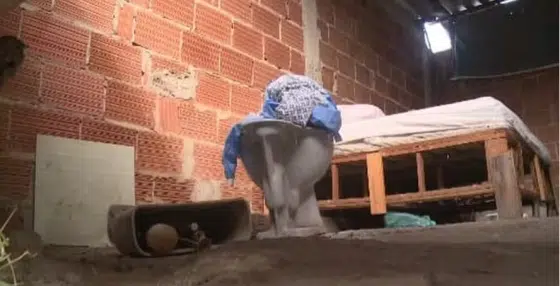 Veja como era a casa onde vivia idoso levado morto à agência por mulher no Rio revistapazes.com - Veja como era a casa onde vivia idoso levado morto à agência por mulher no Rio