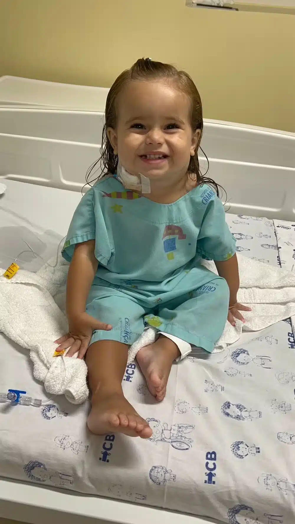 revistapazes.com - [VIDEO] Menina de 2 anos com câncer raro reencontra irmãos após quimioterapia e internet vai às lágrimas