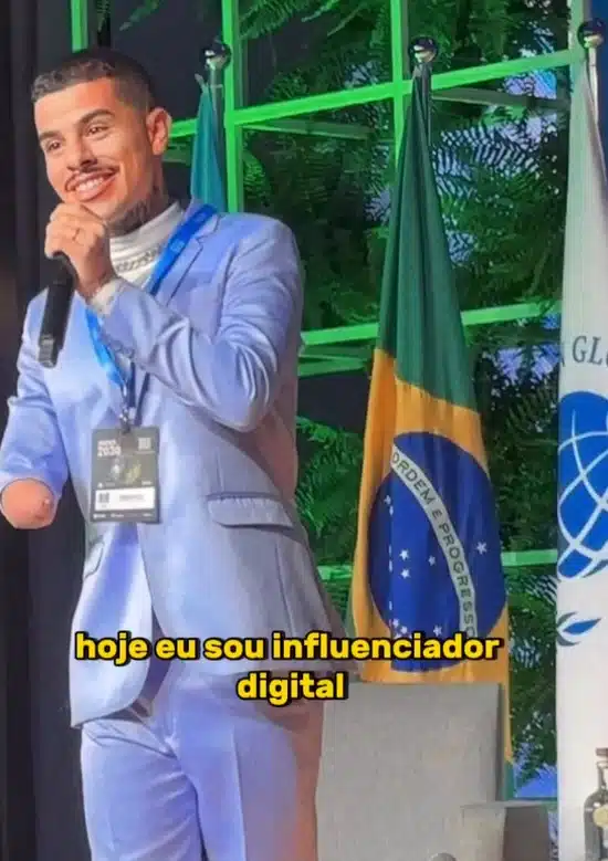 "Me chamavam de menino sem braço, e hoje ajudo crianças com deficiência a serem ouvidas e respeitadas" - LEIA O RELATO revistapazes.com - "Me chamavam de menino sem braço, e hoje ajudo crianças com deficiência a serem ouvidas e respeitadas" - LEIA O RELATO