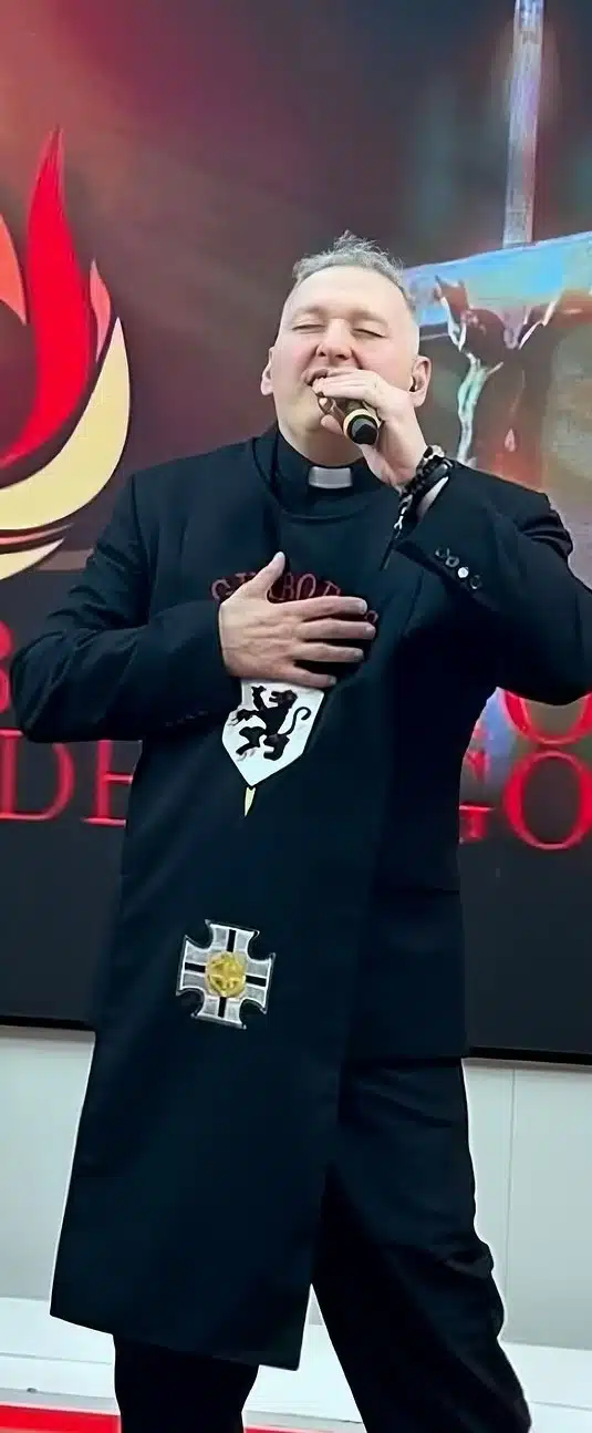 Quinze anos após acidente, perna fraturada e depressão profunda, Padre Marcelo Rossi revela que "saiu do buraco" graças a essas 3 coisas revistapazes.com - Quinze anos após acidente, perna fraturada e depressão profunda, Padre Marcelo Rossi revela que "saiu do buraco" graças a essas 3 coisas