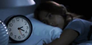 Você acorda sempre no mesmo horário na madrugada? Aposto que vai se SURPREENDER com o motivo!