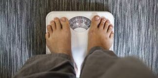 4 hábitos que fazem engordar, mesmo que você se exercite e coma bem