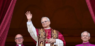 Novo papa: o mundo ouve atentamente as primeiras palavras de Leão XIV