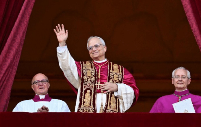 Novo papa: o mundo ouve atentamente as primeiras palavras de Leão XIV