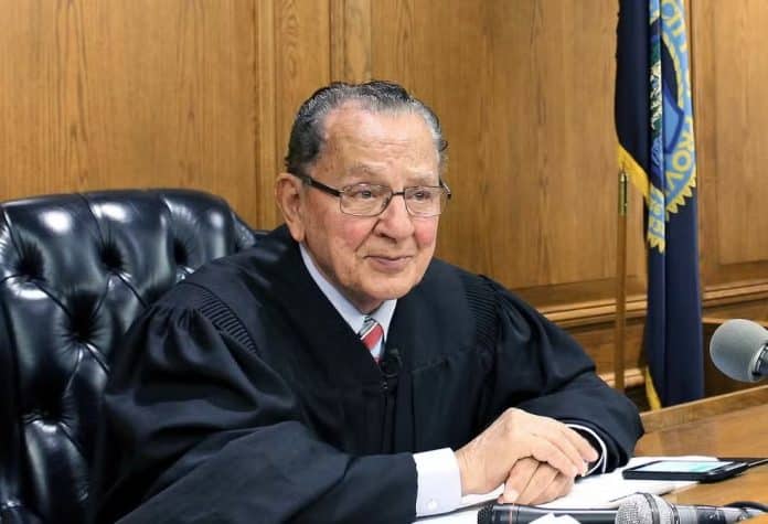 Morre Frank Caprio, aos 88 anos – Saiba porque ele ficou conhecido como o “melhor juiz do mundo”