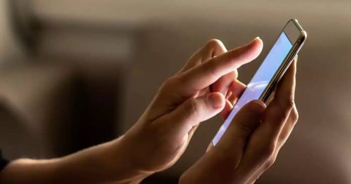 capa Mãe acorda e vê sequência de ligações do filho: o que aconteceu quase parou seu coração