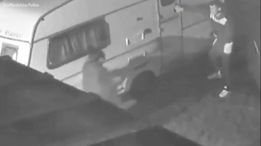 revistapazes.com - Mulher tem atitude chocante ao descobrir trai&ccedil;&atilde;o do namorado no Tinder