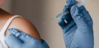 Proteção dupla: vacina contra bronquiolite será distribuída no SUS para gestantes e recém-nascidos