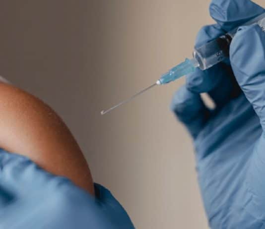 Proteção dupla: vacina contra bronquiolite será distribuída no SUS para gestantes e recém-nascidos